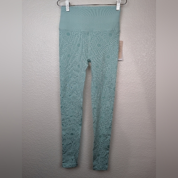 NWT Spiritual Gangster Love Sculpt Jacquard Legging - Picture 1 of 3